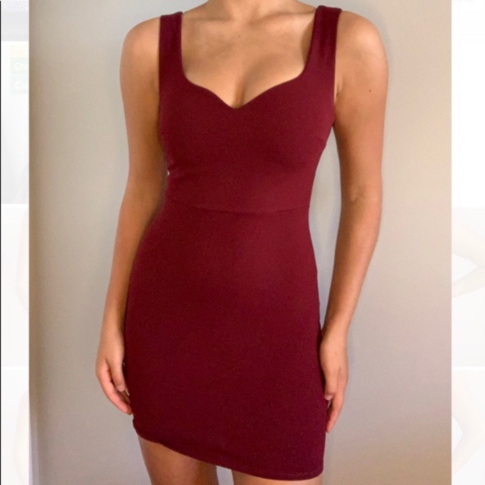 Burgundy sweetheart bodycon dress